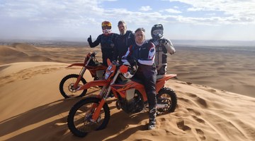Off-road motorcycles in the dunes